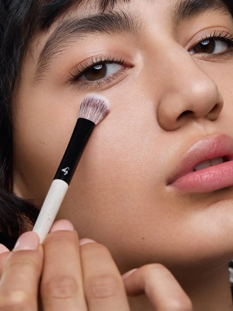 Buy Und Gretel Concealer Brush at One Fine Secret Clean Beauty.