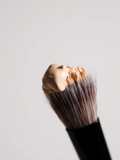 Buy Und Gretel Concealer Brush at One Fine Secret Clean Beauty.