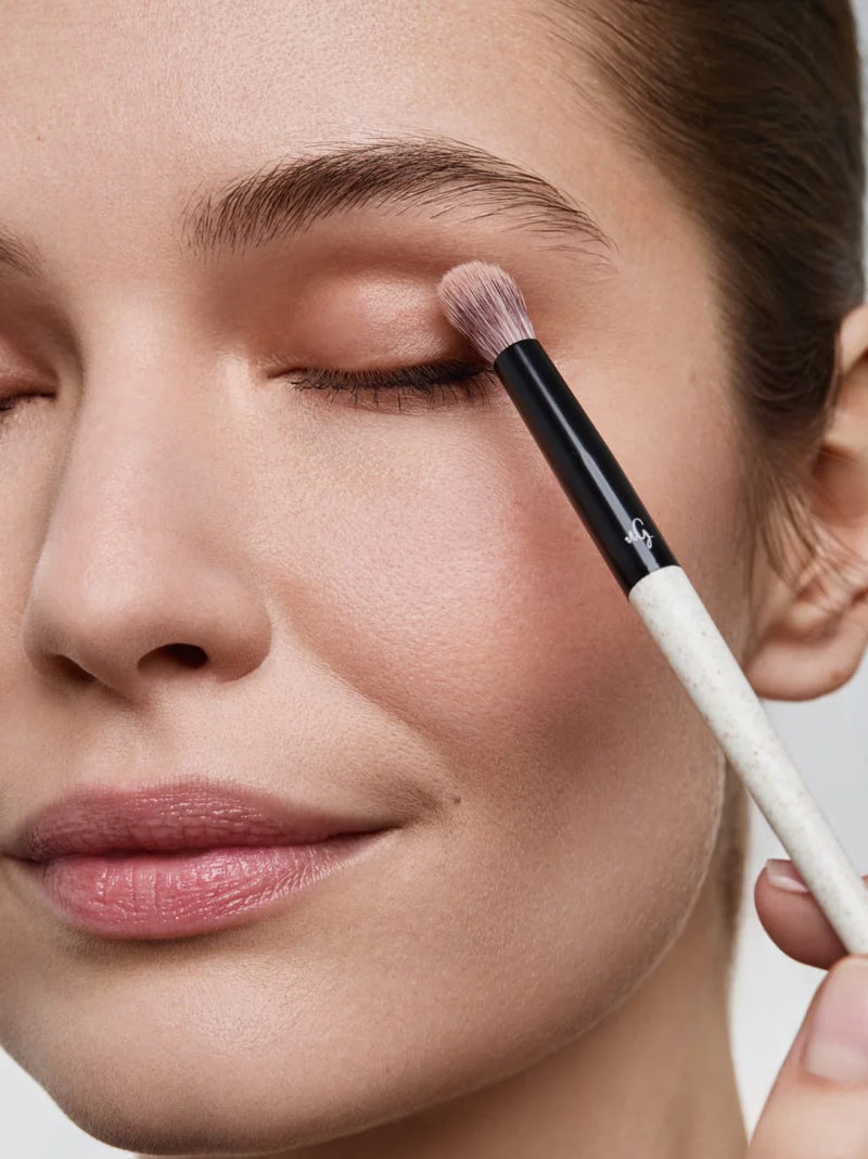 Buy Und Gretel Eye Blender Brush 05 at One Fine Secret Clean Beauty.