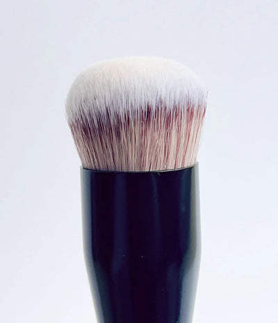 Buy Und Gretel Foundation Blender Brush 02 at One Fine Secret.