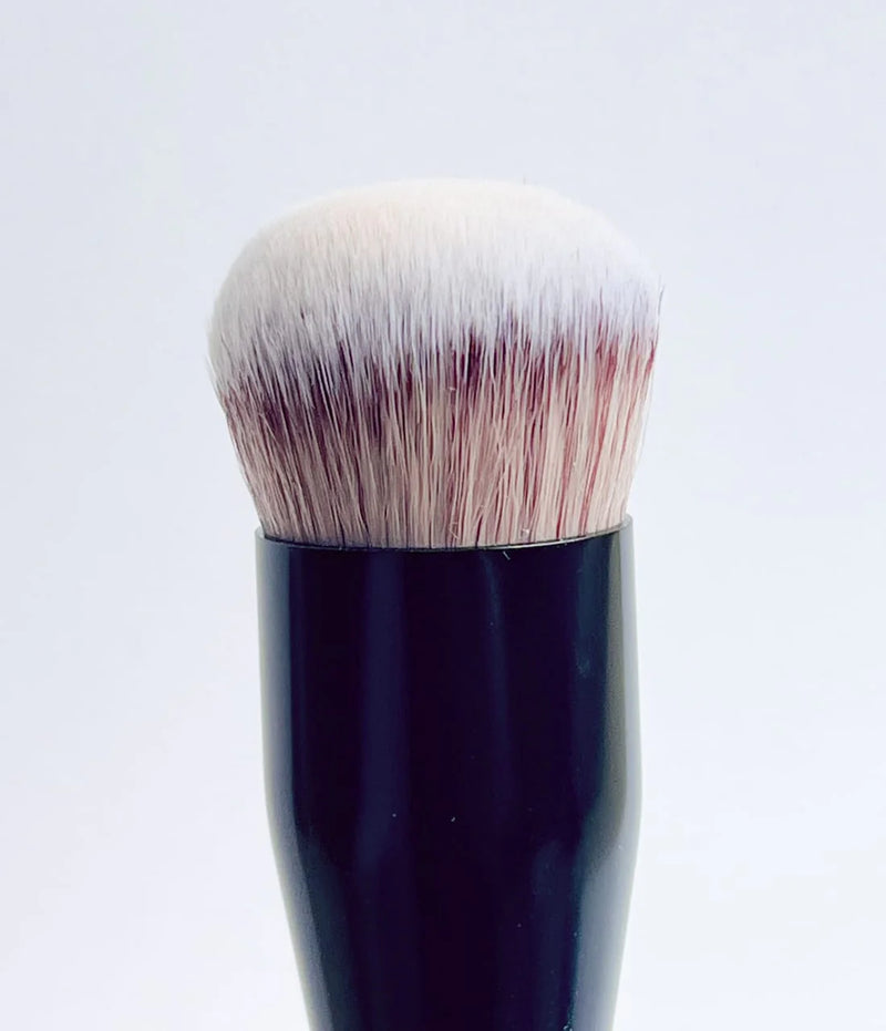 Buy Und Gretel Foundation Blender Brush 02 at One Fine Secret.