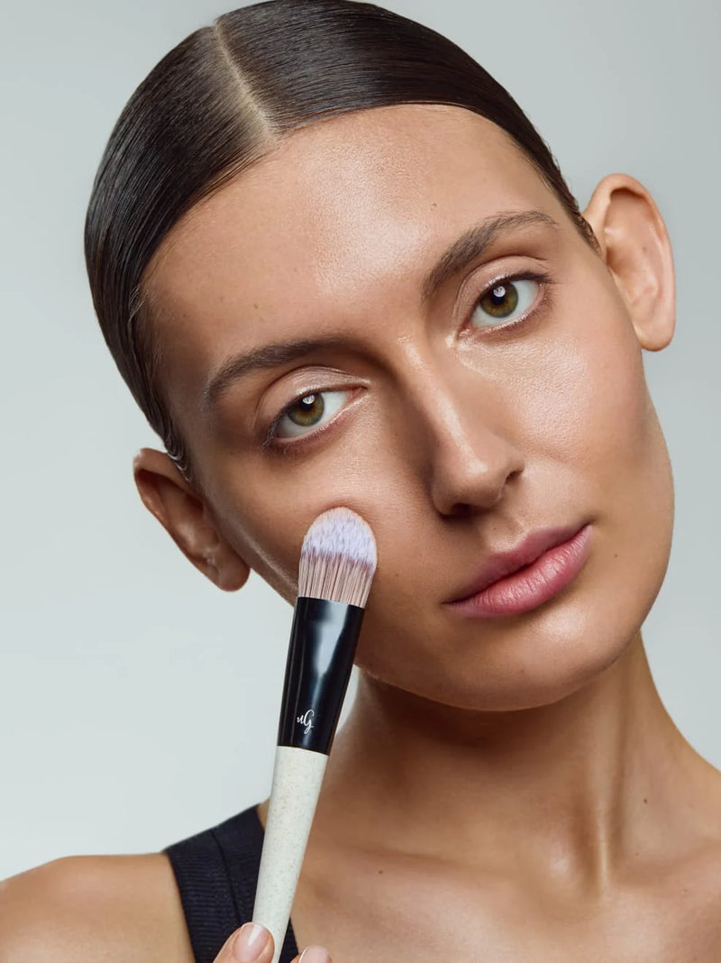 Buy Und Gretel Foundation Brush 08 at One Fine Secret.