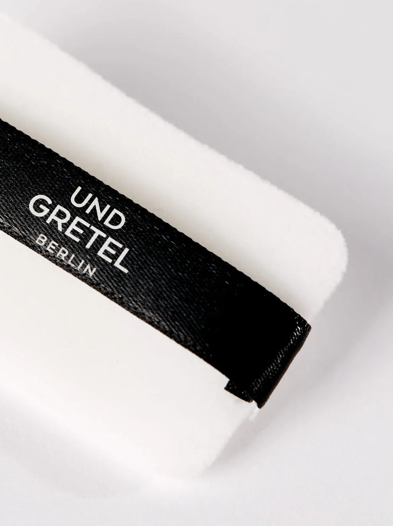 Buy Und Gretel ILGE Translucent Setting Powder in Clear colour at One Fine Secret.