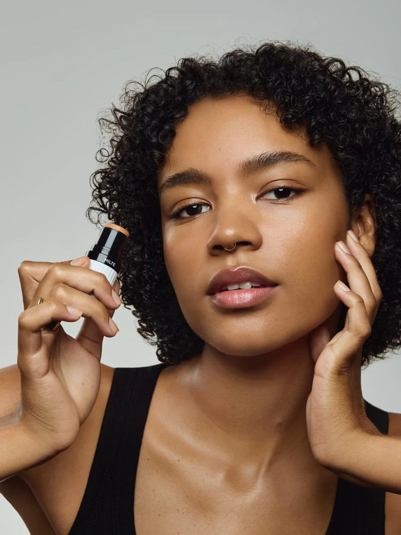 Buy Und Gretel MILTE Foundation Stick in Balanced Medium colour at One Fine Secret.