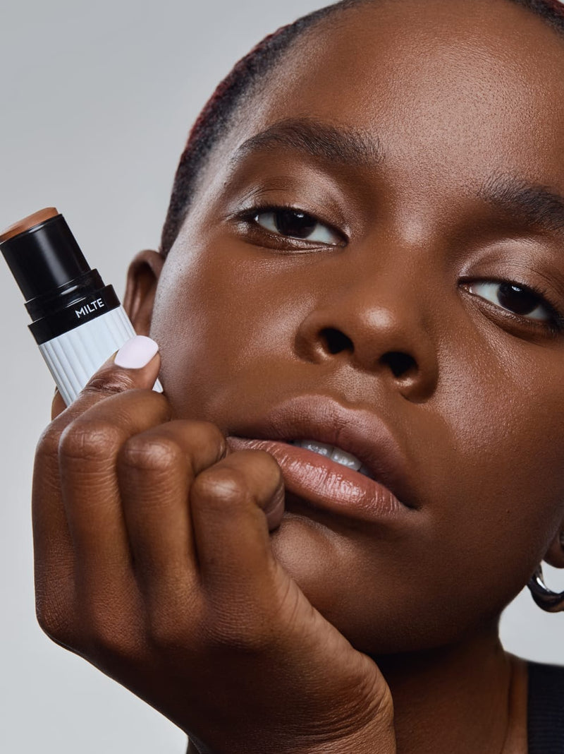 Buy Und Gretel MILTE Foundation Stick in Deep Dark colour at One Fine Secret.