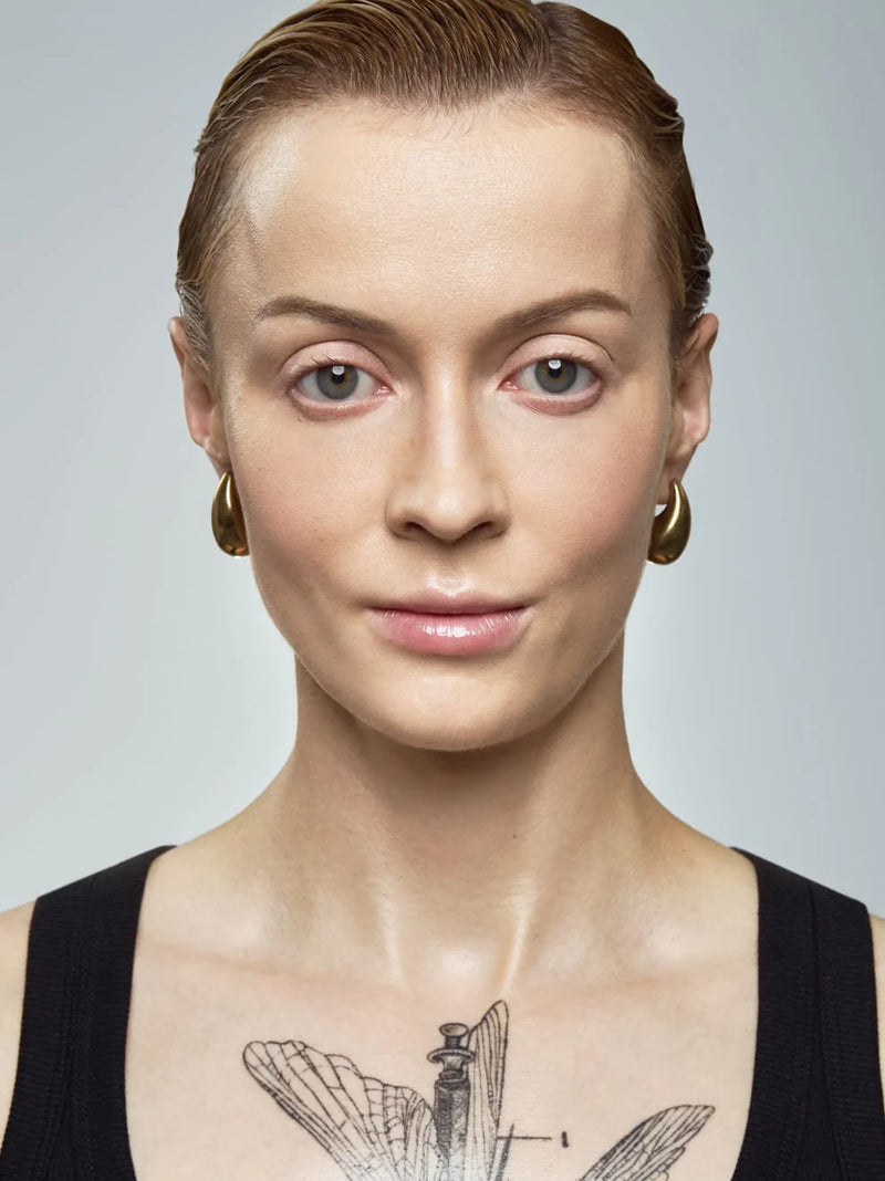 Buy Und Gretel MILTE Foundation Stick in Light Fair colour at One Fine Secret.