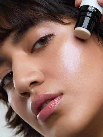 Buy Und Gretel MILTE Highlighter Stick in Moonbeam colour at One Fine Secret.