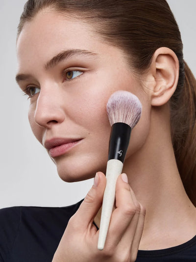 Buy Und Gretel Powder Brush 01 at One Fine Secret.