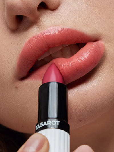 Buy Und Gretel TAGAROT Plumping Lip Balm in Goji colour at One Fine Secret.