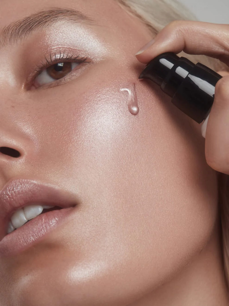 Buy Und Gretel VLITTER Natural Face & Body Glow Highlighter in Cool Moon colour at One Fine Secret.