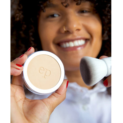 Natural Makeup Finishing Powder. Buy Ere Perez Corn Setting Powder at One Fine Secret. Natural & Organic Makeup Clean Beauty Store in Melbourne, Australia.